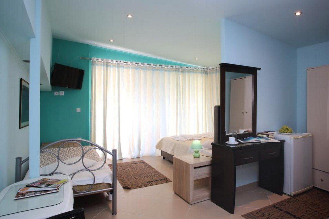 Hotel Pegasos Nikiana Bagian luar foto