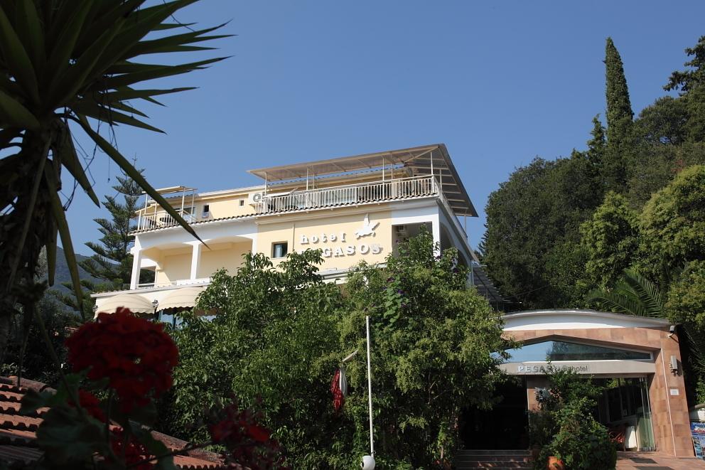 Hotel Pegasos Nikiana Bagian luar foto