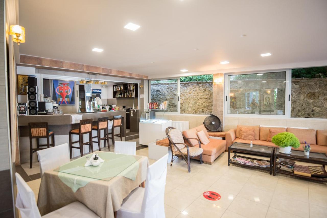 Hotel Pegasos Nikiana Bagian luar foto