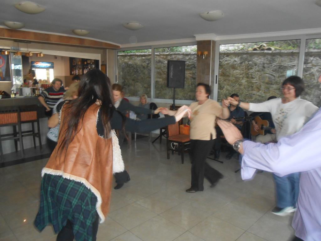 Hotel Pegasos Nikiana Bagian luar foto