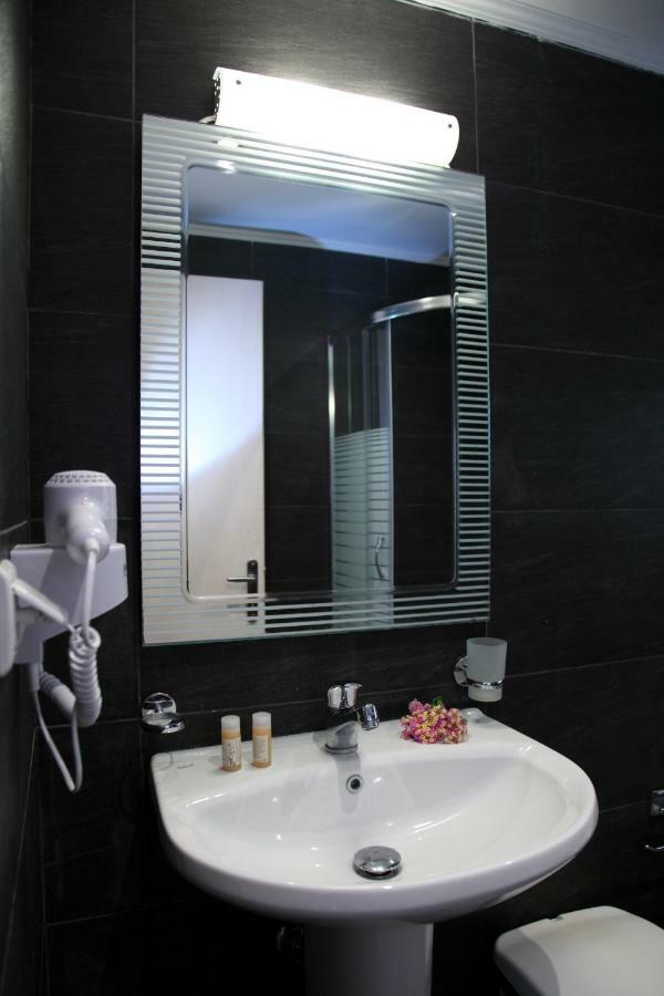 Hotel Pegasos Nikiana Bagian luar foto